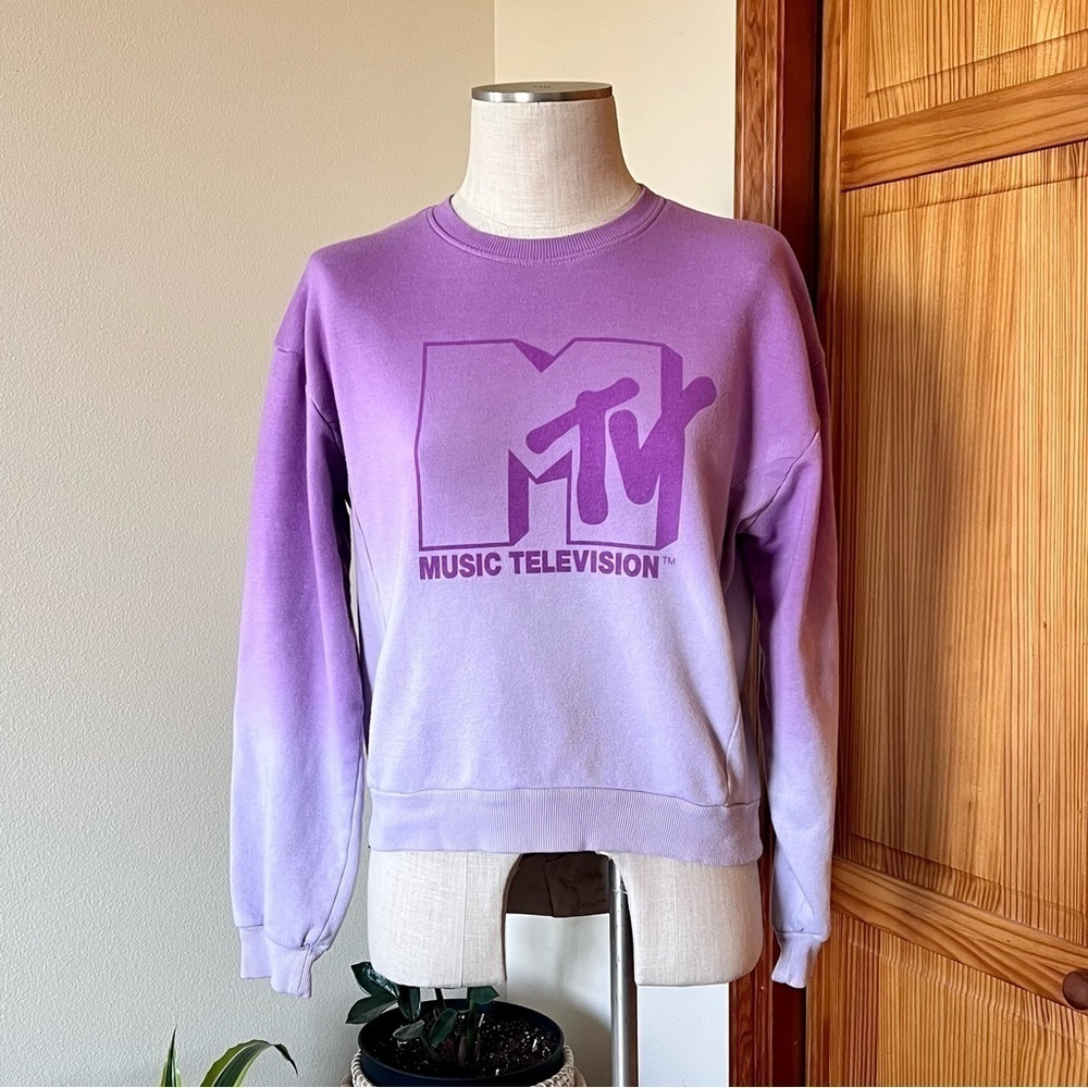 MTV Juniors Large Purple Ombre Cropped Scoopneck Sweatshirt Graphic Music - Picture 2 of 5